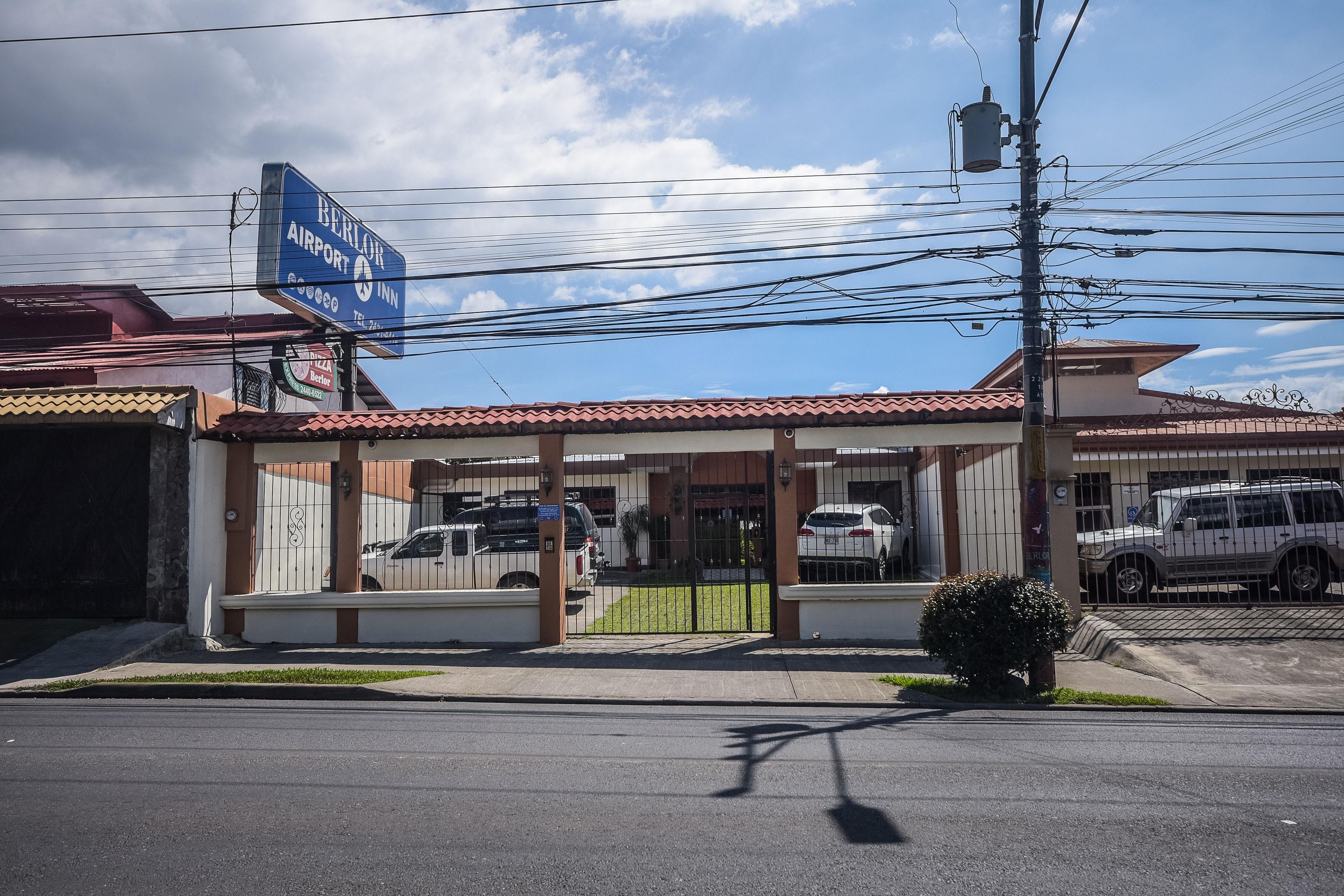 Berlor Airport Inn Rio Segundo Ngoại thất bức ảnh