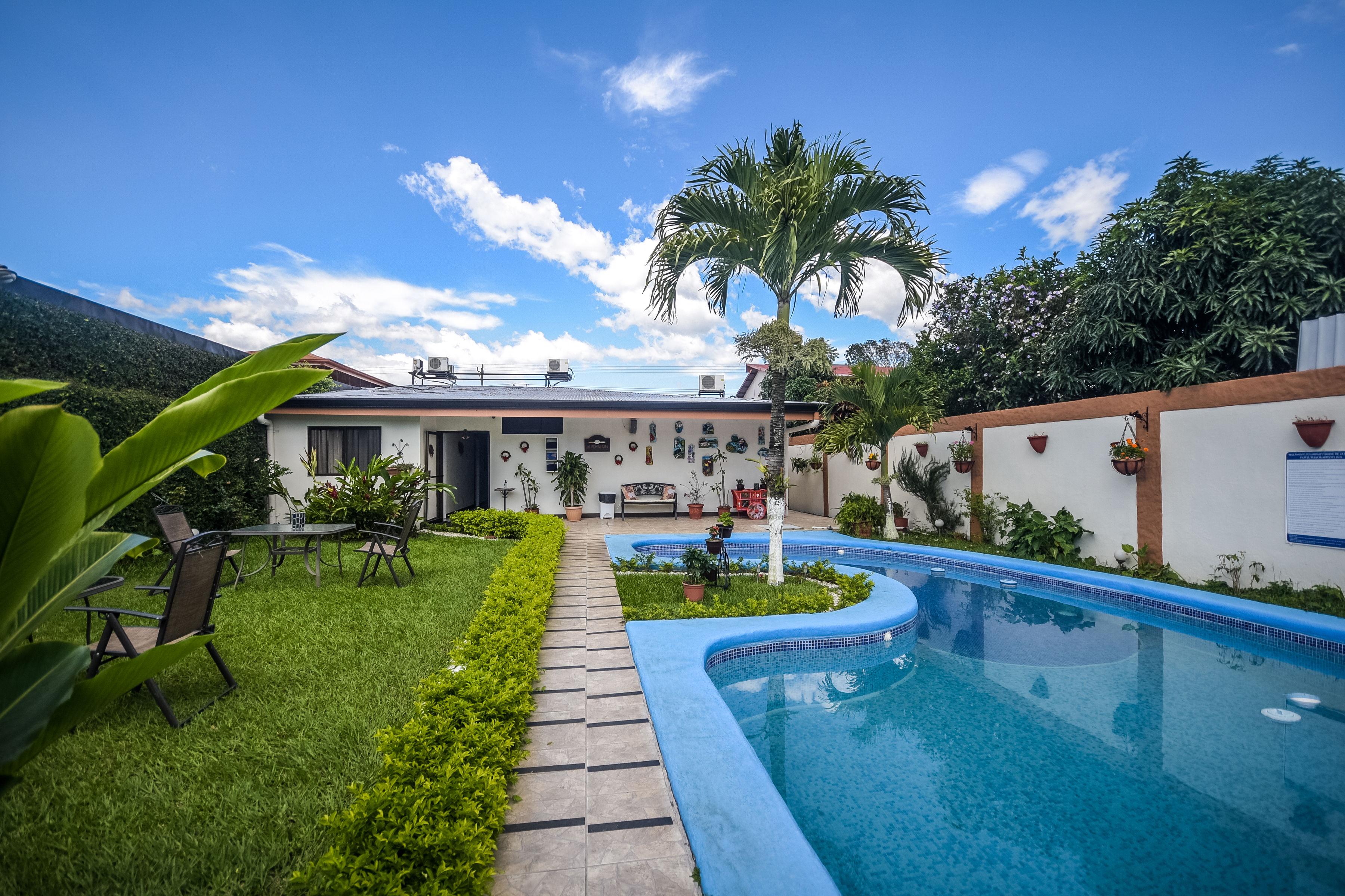Berlor Airport Inn Rio Segundo Ngoại thất bức ảnh
