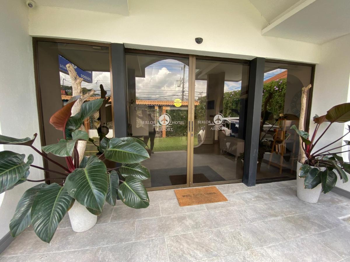 Berlor Airport Inn Rio Segundo Ngoại thất bức ảnh