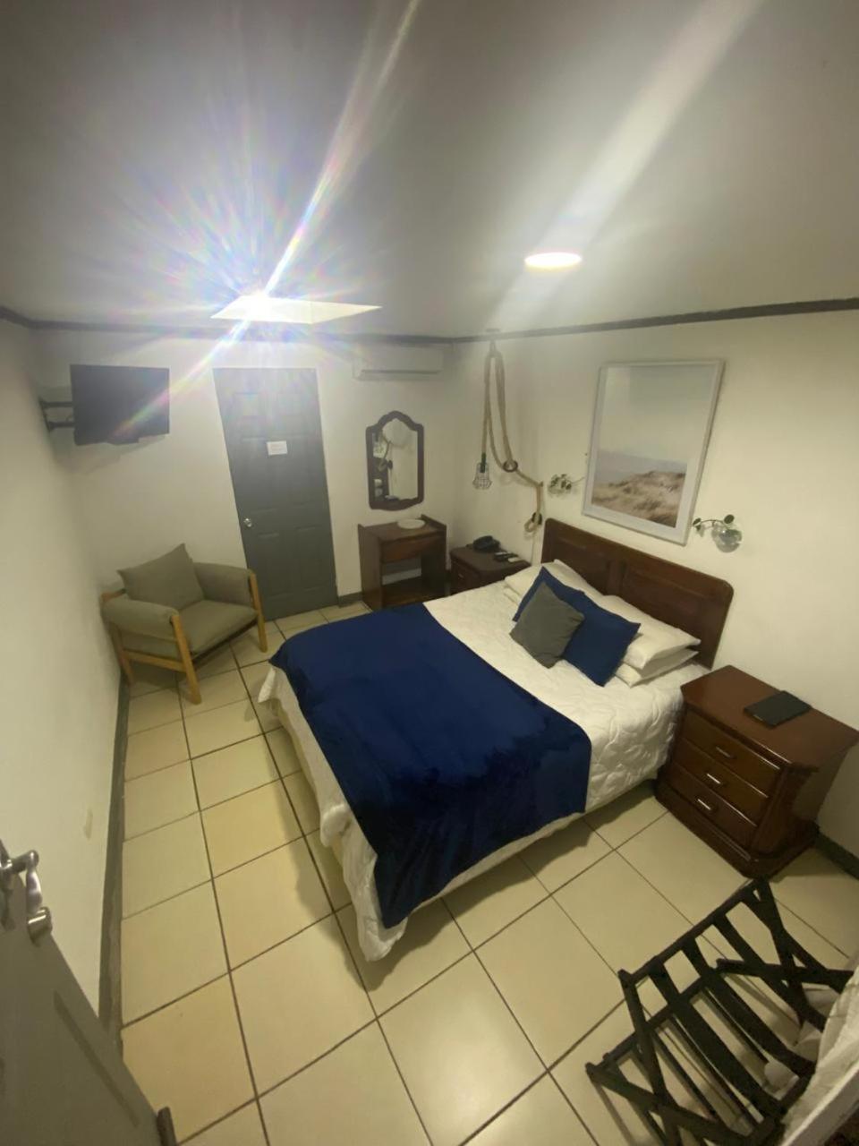 Berlor Airport Inn Rio Segundo Phòng bức ảnh