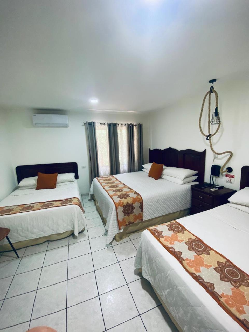 Berlor Airport Inn Rio Segundo Phòng bức ảnh